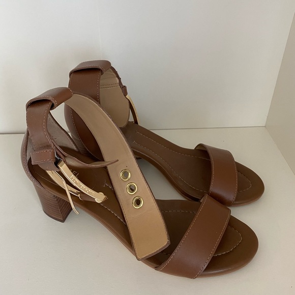 Gorgeous MK Michael Kors heeled sandals in tan - Picture 8 of 10